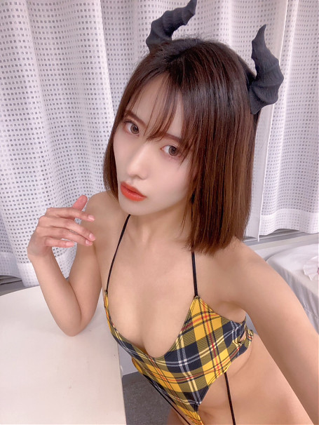 猫宮れれ